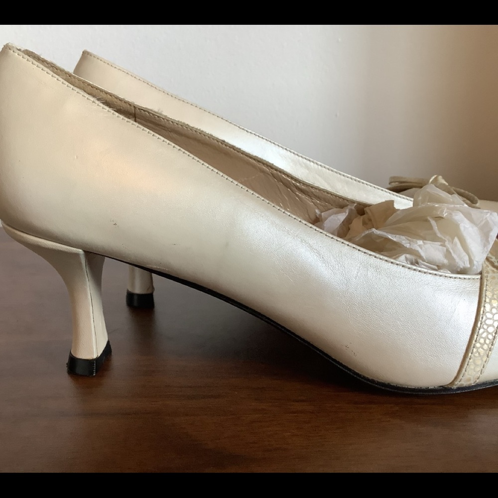 Stuart Weitzman Pump - image 5